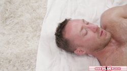 'Handsome Stud Mark Speare Gets A Lubed Footjob From Vivian Taylor!' screenshot nº 87