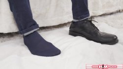'Handsome Stud Mark Speare Gets A Lubed Footjob From Vivian Taylor!' screenshot nº 11