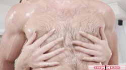 'Handsome Stud Mark Speare Gets A Lubed Footjob From Vivian Taylor!' screenshot nº 24