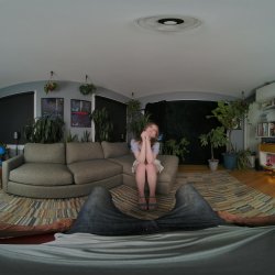 Captura de 'The Dare Naked Truth' nº 2