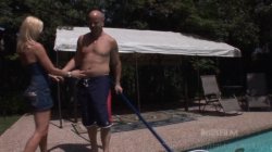 Captura de 'Husbands Teaching Wives How To Suck Cock 2' nº 2