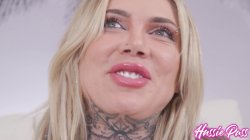 Captura de 'The Curvy Inked Snowboarder' nº 22