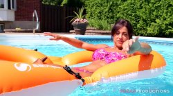 Captura de 'Busty Bikini Babes' nº 1