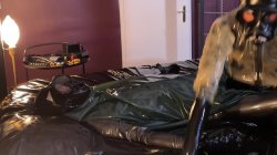 Captura de 'Ava Fetishart and Perv in Lots of Latex Part 2' nº 2