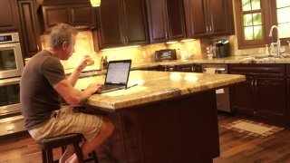 Mommies Busting Out - Escena1 - 1
