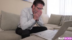 Captura de 'IT Babe Fucks Her Boss' nº 6