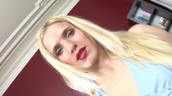 'Blonde Gets Her Booty Fucked & Creampied' screenshot nº 1