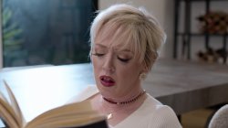 Captura de 'Maybe I Like Girls' nº 3