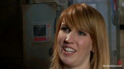Captura de 'Electrosluts - Featuring Bobbi Starr and Mallory Malone 2' nº 8