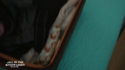 Captura de 'Big Ass MILF Step Mom Makes Me Stay' nº 3