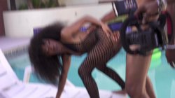 Captura de 'Poolside Pleasure' nº 34
