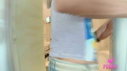 'Small Tits and Big Cumshot' screenshot nº 2