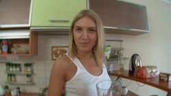 'Slutty Teen Joanna Takes It in POV' screenshot nº 4