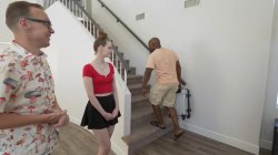 Captura de 'Cuck Hunter - Horny Wife Erin Everheart Seduces Big Dick Cuckold' nº 5