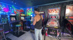 '19y Squirting Employee Takes One For the Team' screenshot nº 2