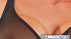 Captura de 'Busty Redhead Trans Aspen Brooks Masturbates And Cums Solo' nº 11