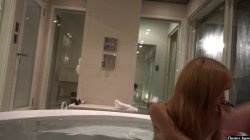 'The Perfect Private Escape With a Girl of Legendary Charm' screenshot nº 4