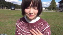 Captura de 'Daytime Outdoor Humiliation Play' nº 3