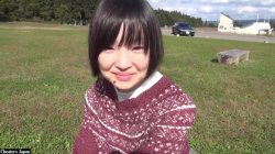 Captura de 'Daytime Outdoor Humiliation Play' nº 4