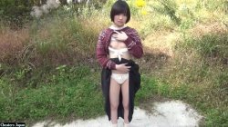 Captura de 'Daytime Outdoor Humiliation Play' nº 41