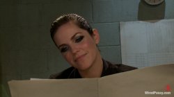 'Wired Pussy - Featuring Bobbi Starr and Yasmine de Leon' screenshot nº 29
