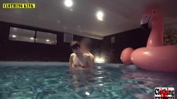 'Ageless 40s beauty moans hard pink nipples, perfect curves, and a private pool creampie' screenshot nº 96