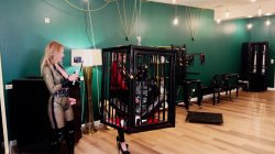 'Davina Dust and Lucy Put Perv in the Hanging Cage' screenshot nº 38