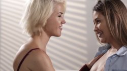 'Busty MILFS & Teens' screenshot nº 7