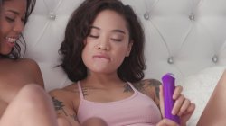 Captura de 'Interracial Lesbian Cravings' nº 13