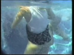 'Busty Aqua Brats' screenshot nº 2