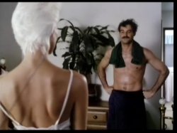 Captura de 'Careful He May be Watching' nº 3