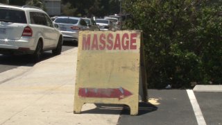 Asian Strip Mall Massage 2 - Scène1 - 1