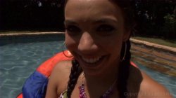 Captura de 'She's Only 18 #4' nº 109