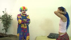Captura de 'Hardcore Ballbusting Clown Porn' nº 6