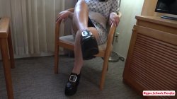 Captura de 'Friendly chat with a curvy beauty turns flirtatious introducing her to adulthood 1ST' nº 14