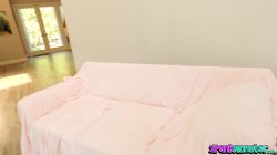 Captura de 'Pint Size Blonde Fuck Doll Dez Hansen Invites Big Titty Redhead Milf Jessica Aaren Over For Threesome Action' nº 5