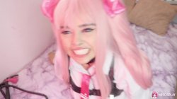 Captura de 'Cute Jennie Gives Herself A Mouthpie With A Cumming Dildo' nº 11