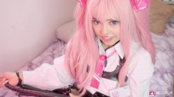 Captura de 'Cute Jennie Gives Herself A Mouthpie With A Cumming Dildo' nº 2