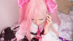 Captura de 'Cute Jennie Gives Herself A Mouthpie With A Cumming Dildo' nº 34
