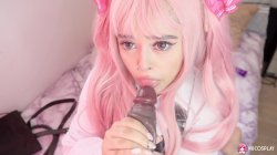 Captura de 'Cute Jennie Gives Herself A Mouthpie With A Cumming Dildo' nº 52