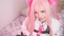 Captura de 'Cute Jennie Gives Herself A Mouthpie With A Cumming Dildo' nº 6