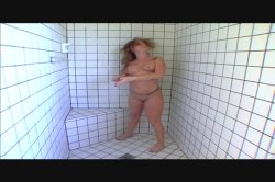 'Slutty White MILF Neighbors' screenshot nº 3