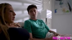 Captura de 'My Stepson Makes Me Feel So Good' nº 17