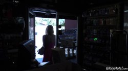 Captura de 'Interracial Gloryhole Creampies 2' nº 5