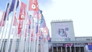 Leicht fickbare Messeschlampen - Escena1 - 1