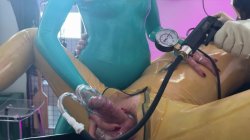 'Stacy Quartz Rubber and Perv Vacuum Play Fuck and Blow 2/2' screenshot nº 4