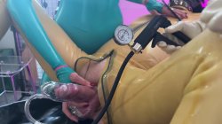 'Stacy Quartz Rubber and Perv Vacuum Play Fuck and Blow 2/2' screenshot nº 5