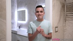 Captura de 'Sharing The Shower' nº 6