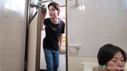 Captura de 'Mature Stepmom Jun Shiramine is a Slut for Young Cocks' nº 4
