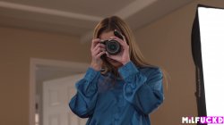 Captura de 'Photographer Breaks in New Model' nº 3